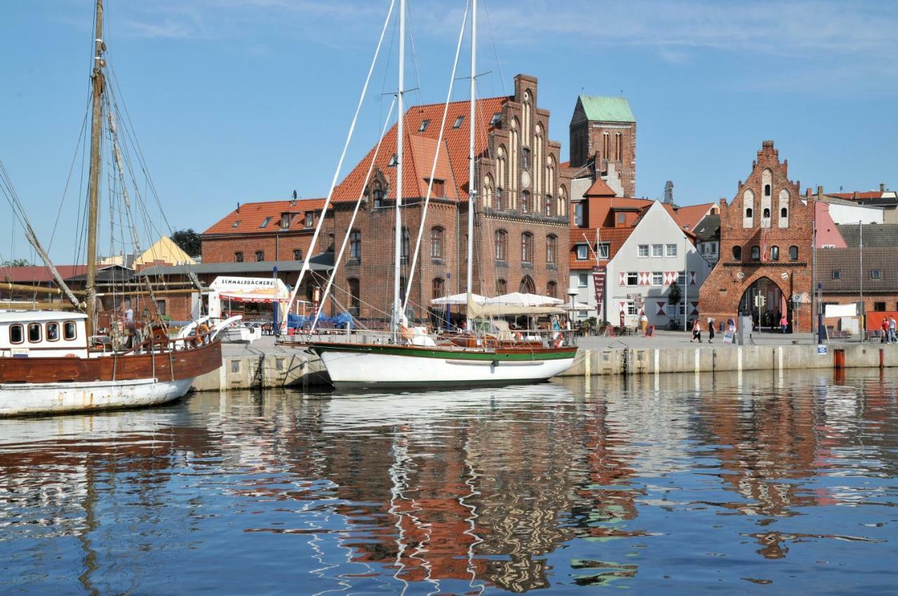 Hotel Am Alten Hafen Wißmar Eksteriør billede
